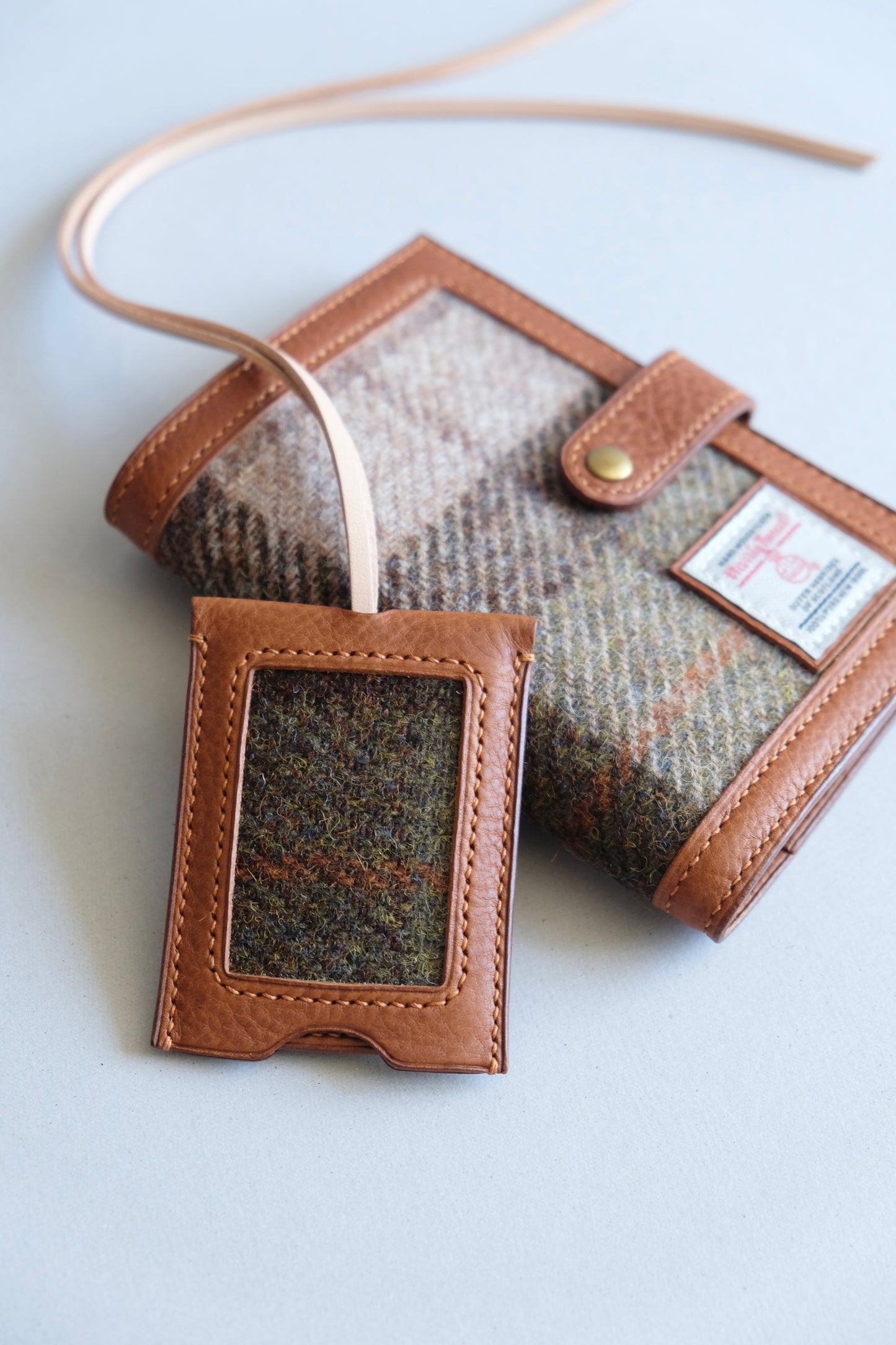 Harris Tweed 皮革拼布行李牌