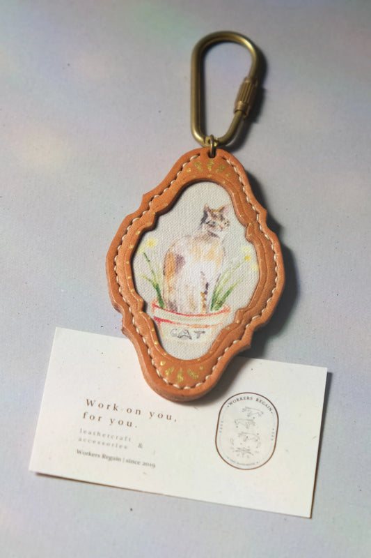 貓咪拼布掛飾 (Tan) - Workers Regain